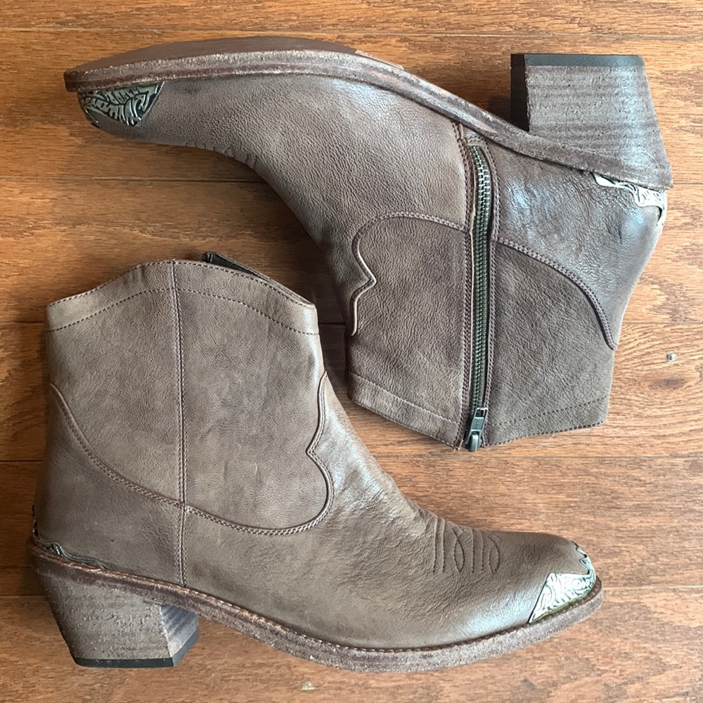 NEW Spell & The Gypsy Sugar Skull Candy Boot in Chocolate Leather Size 42